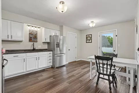 Kitchen - 1004 David Dr, Independence, IA 50644 photo 2 of 2