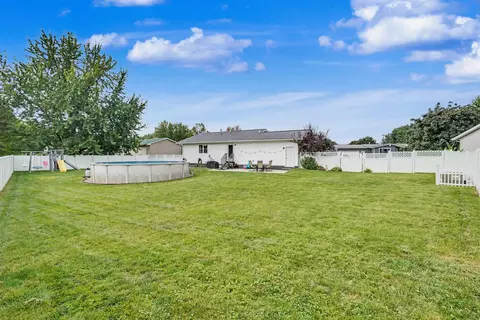Exterior - 1004 David Dr, Independence, IA 50644 photo 7 of 9
