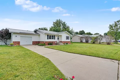 Exterior - 1004 David Dr, Independence, IA 50644 photo 2 of 9