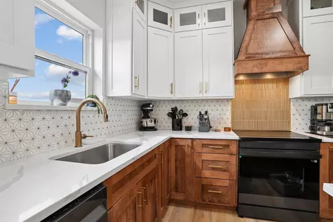 4210 Shocker Rd, Cedar Falls, IA 50613