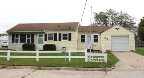 102 Mary Dr, Evansdale, IA 50707
