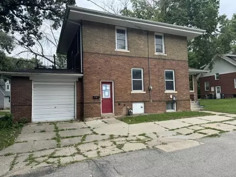 5 Willow Dr, Mason City, IA 50401