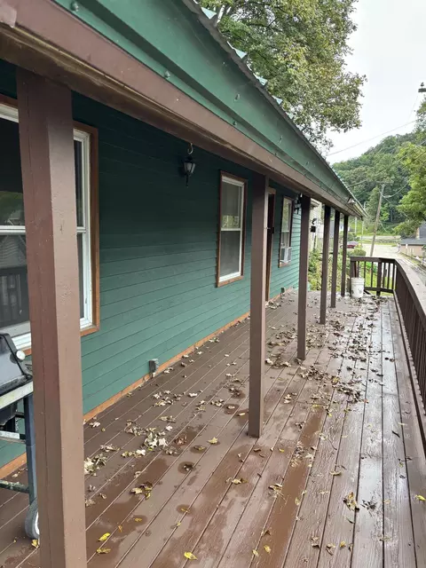 Exterior - 613 C St, Mcgregor, IA 52157 photo 1 of 1
