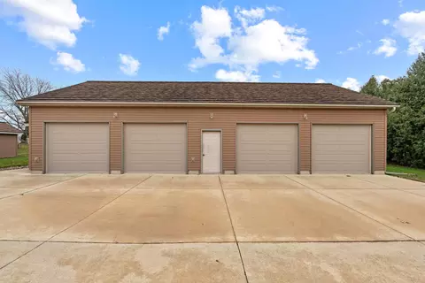 Exterior - 101 E 13th St, Sumner, IA 50674 photo 3 of 4