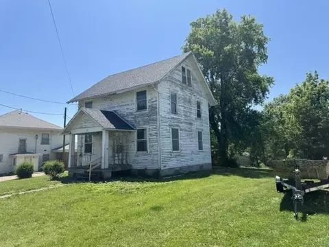 605 E Washington St, Sigourney, IA 52591