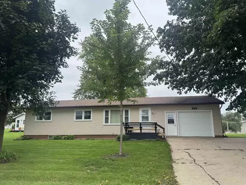 148 Lake Shore Dr, Nashua, IA 50658