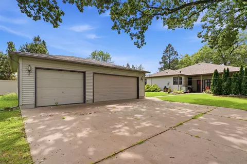 Exterior - 3306 Midway Dr, Waterloo, IA 50701 photo 5 of 6