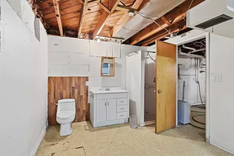 Bath - 3306 Midway Dr, Waterloo, IA 50701 photo 2 of 2