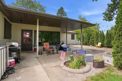 Exterior - 3306 Midway Dr, Waterloo, IA 50701 photo 4 of 6