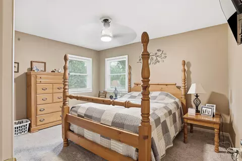 Bedroom - 3306 Midway Dr, Waterloo, IA 50701 photo 1 of 3