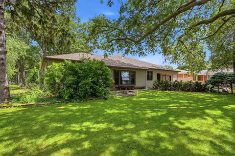 Exterior - 3306 Midway Dr, Waterloo, IA 50701 photo 2 of 6