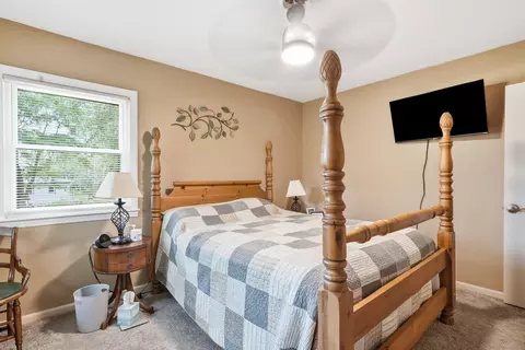 Bedroom - 3306 Midway Dr, Waterloo, IA 50701 photo 2 of 3
