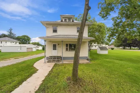 1045 6th St, Jesup, IA 50648