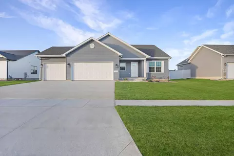 5409 Fernwood Dr, Cedar Falls, IA 50613