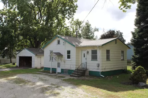 5318 Lafayette Rd, Elk Run Heights, IA 50707