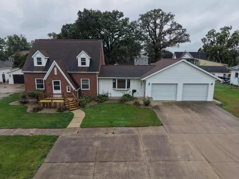 914 1st Ave, Ackley, IA 50601