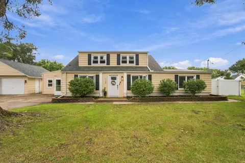 126 N Roosevelt Rd, Evansdale, IA 50707