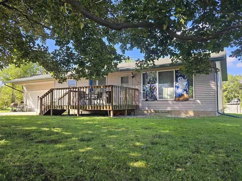 416 E 7th St, Cresco, IA 52136