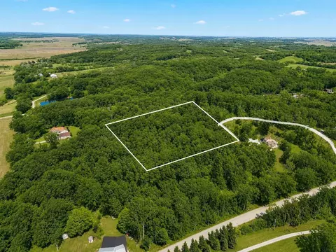 2481 127th Dr, Marengo, IA 52301