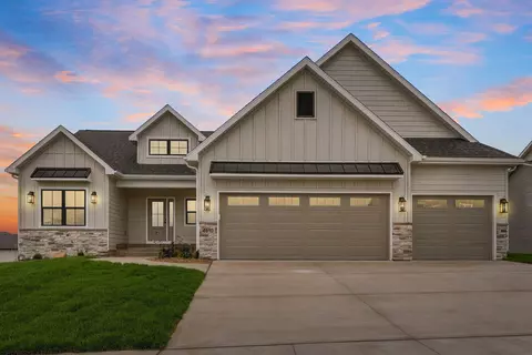 4610 Sonoma Dr, Cedar Falls, IA 50613