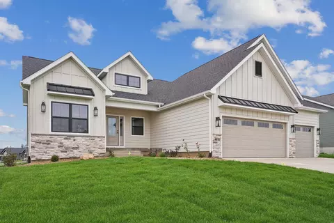 Exterior - 4610 Sonoma Dr, Cedar Falls, IA 50613 photo 3 of 6