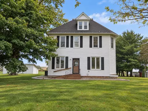 27073 Pleasant Ridge Rd, Mcgregor, IA 52157