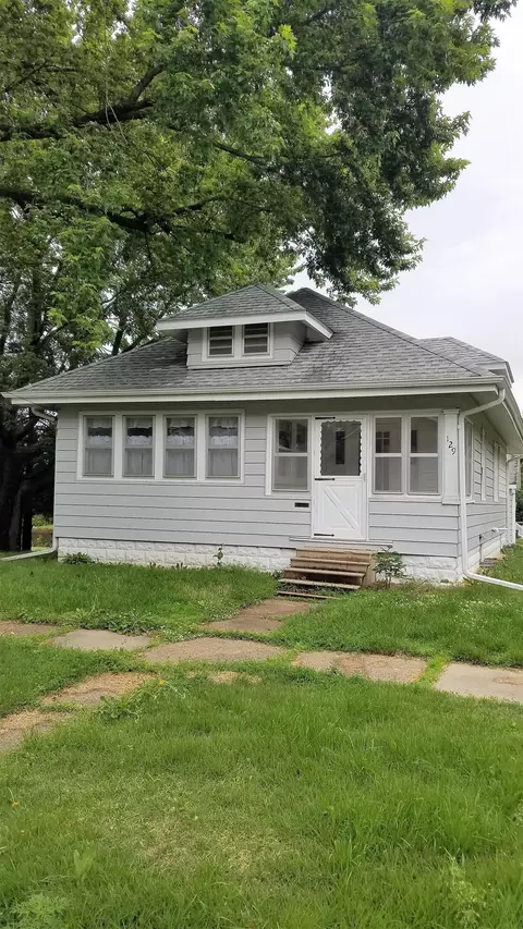 129 Moir, Waterloo, IA 50701