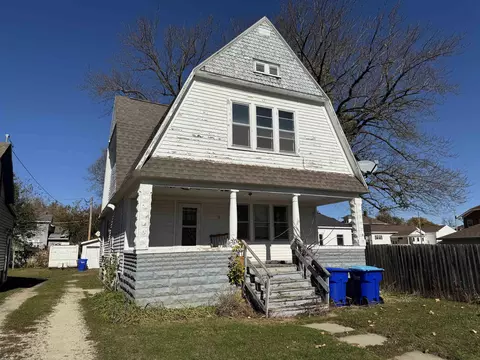 11 NW 2nd St, Oelwein, IA 50662