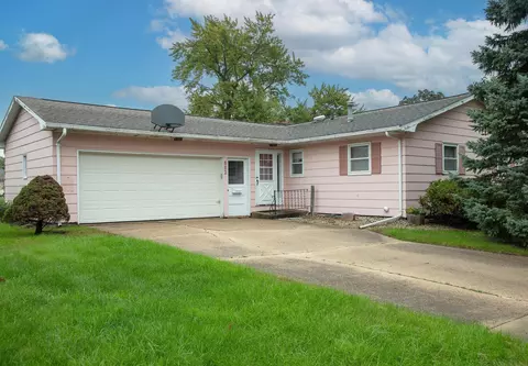 802 11th Ave NW, Waverly, IA 50677