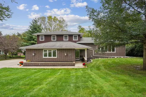 811 Oak Park Blvd, Cedar Falls, IA 50613