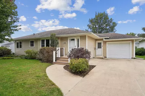 1522 W 7th St, Cedar Falls, IA 50613