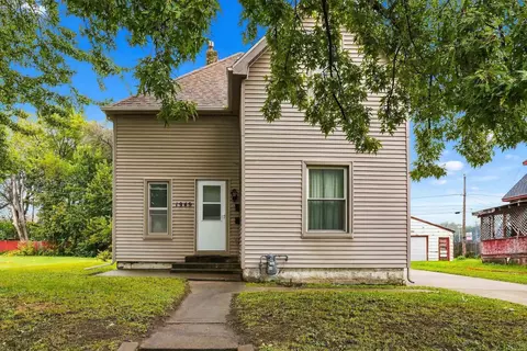 1949 Mulberry St, Waterloo, IA 50703