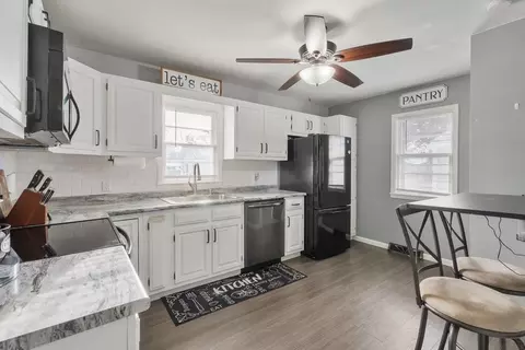 Kitchen - 1520 E Mitchell Ave, Waterloo, IA 50702 photo 1 of 4