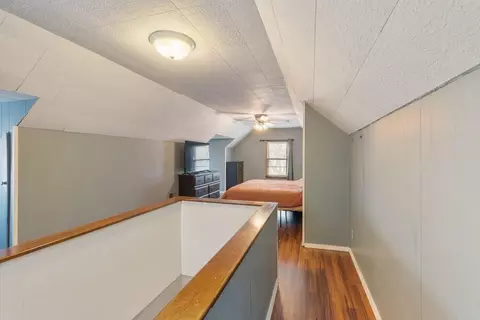 Entry Way - 1520 E Mitchell Ave, Waterloo, IA 50702 photo 2 of 2