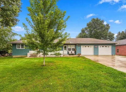 400 N Maple St, Sumner, IA 50674