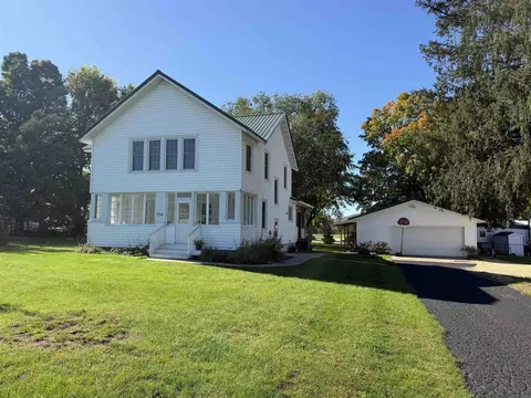 704 Jefferson Ave, Harpers Ferry, IA 52146