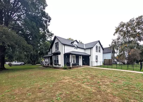 602 S Iowa St, Charles City, IA 50616