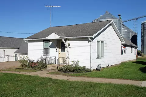 307 SE 2nd St, Tripoli, IA 50676