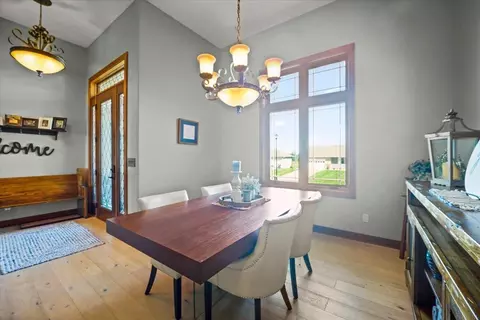Dining - 402 Eagle Ct, Shellsburg, IA 52332 photo 2 of 3