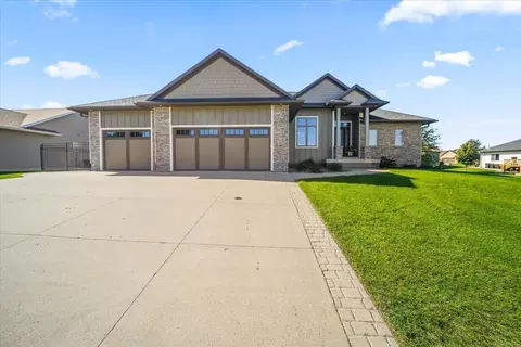Exterior - 402 Eagle Ct, Shellsburg, IA 52332 photo 5 of 6