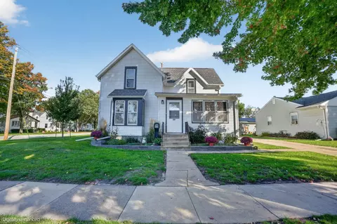 120 NW 5th Ave, Waverly, IA 50677