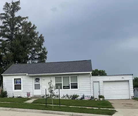 1001 Grant St, Parkersburg, IA 50665
