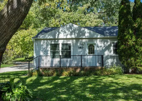 1824 Madison St, Cedar Falls, IA 50613