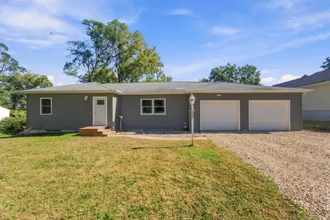3006 Cedar Heights Dr, Cedar Falls, IA 50613