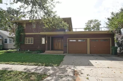 204 Clark St, Charles City, IA 50616