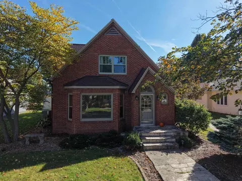 608 3rd St, Parkersburg, IA 50665