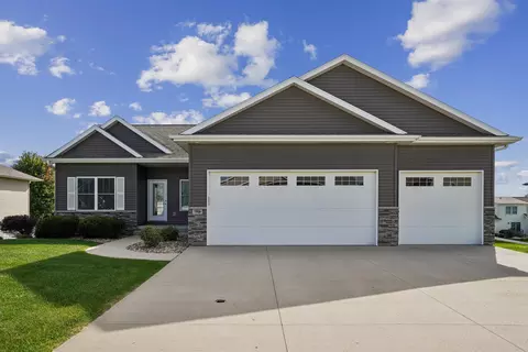 1916 Vera Way, Cedar Falls, IA 50613