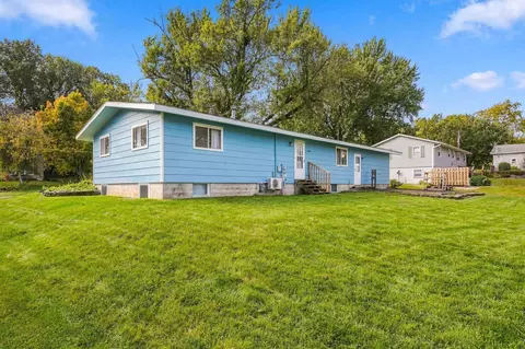 Exterior - 1024 Triangle Dr, Shell Rock, IA 50670 photo 4 of 5