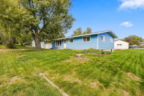 Exterior - 1024 Triangle Dr, Shell Rock, IA 50670 photo 2 of 5
