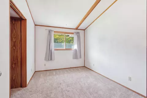 Bedroom - 1024 Triangle Dr, Shell Rock, IA 50670 photo 4 of 6